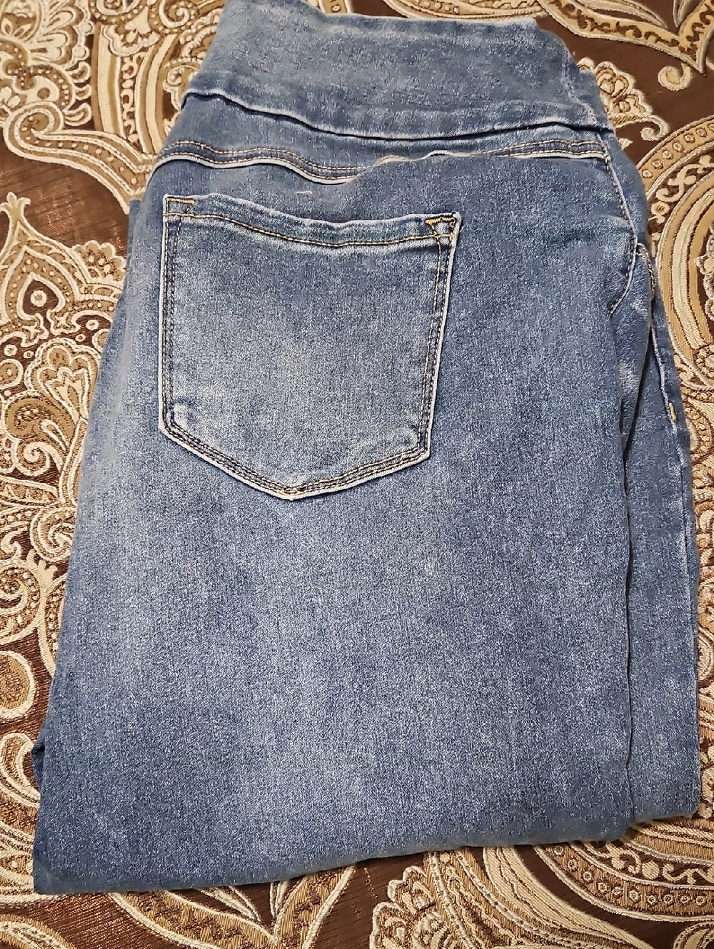 Classic Blue Denim CAPRIS with Back Pockets